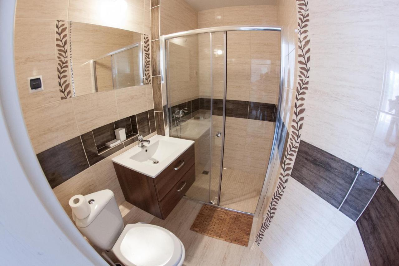 Camelot Apartment Leba Bagian luar foto