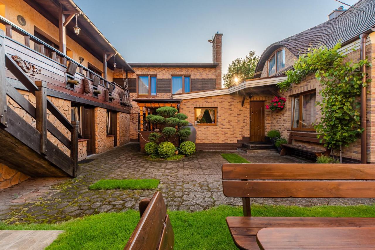 Camelot Apartment Leba Bagian luar foto