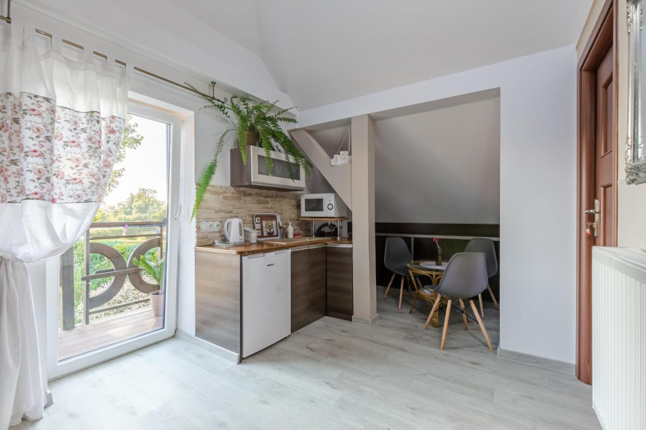 Camelot Apartment Leba Bagian luar foto