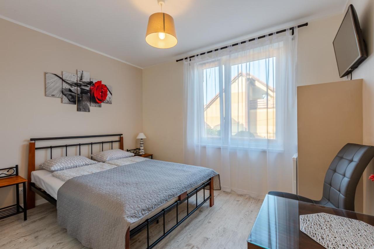 Camelot Apartment Leba Bagian luar foto