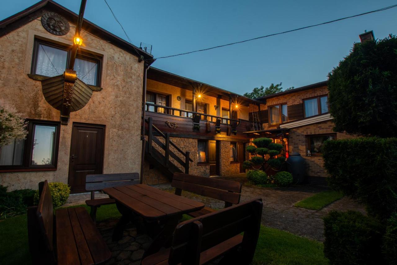 Camelot Apartment Leba Bagian luar foto